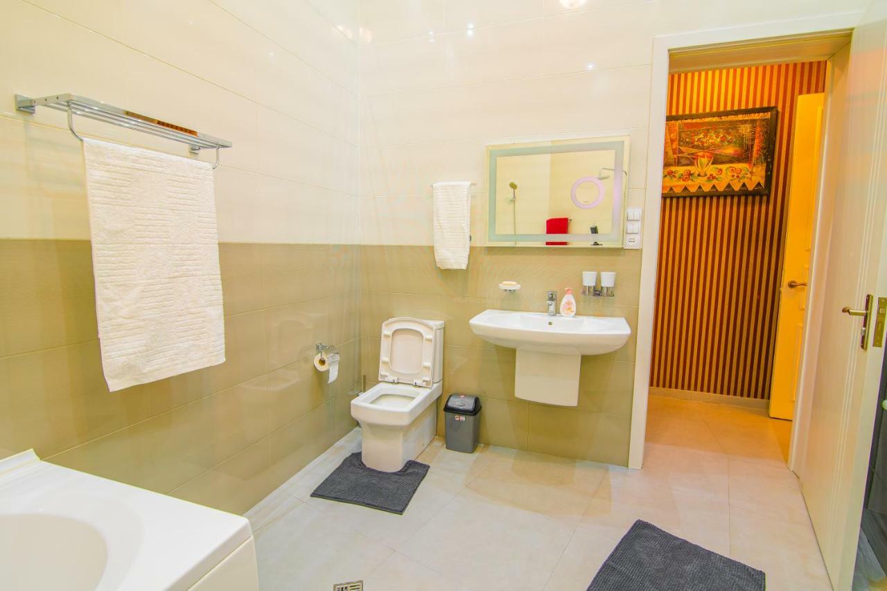Solo Apartment In City Center Tbilisi Luaran gambar