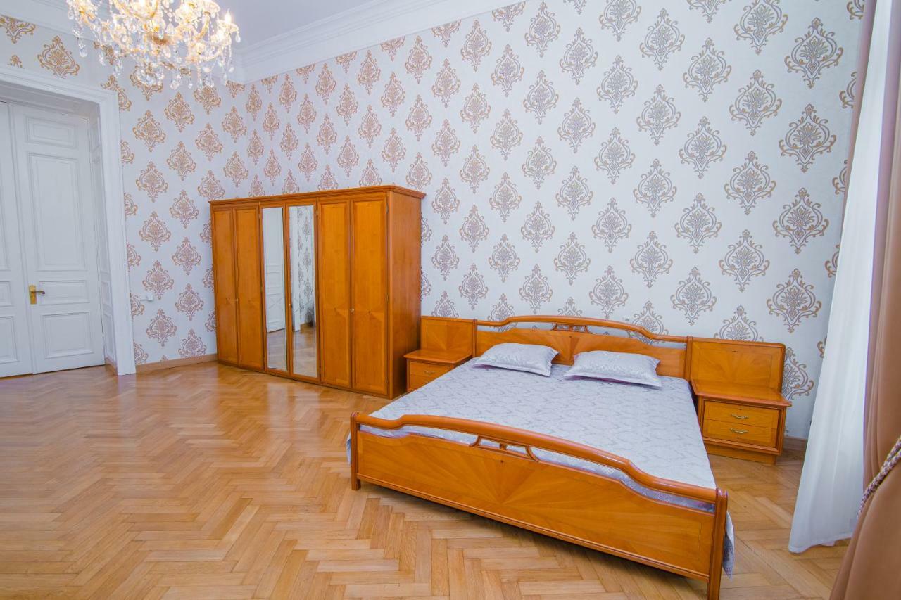 Solo Apartment In City Center Tbilisi Luaran gambar